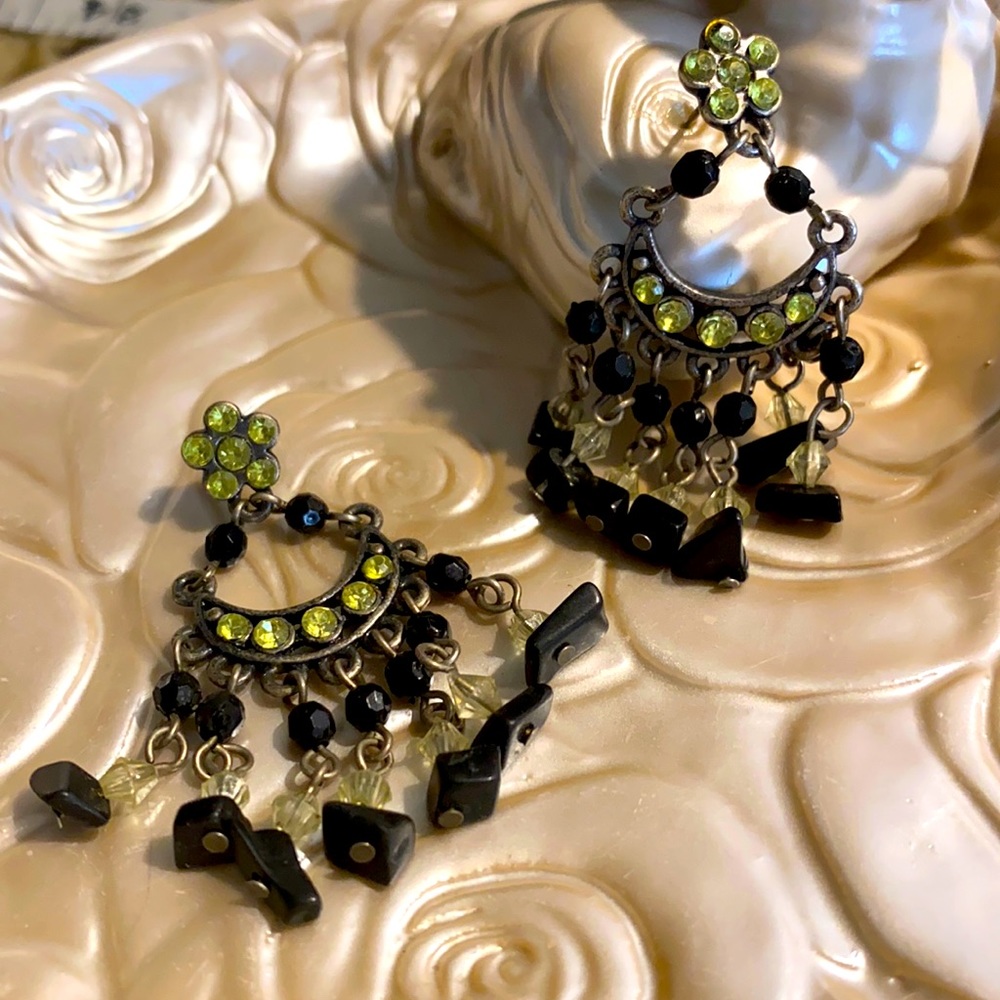 🌸 4/$20 🌸Black and Green Flower Earrings !